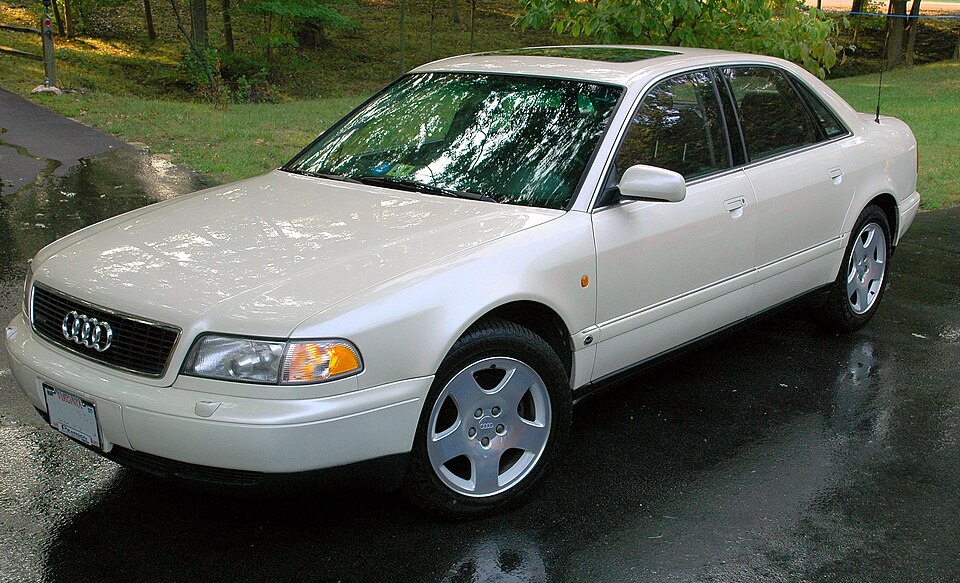 Audi A8 (D2)