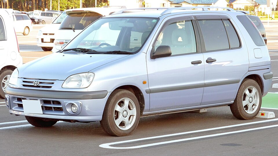 Toyota Raum (XZ10)