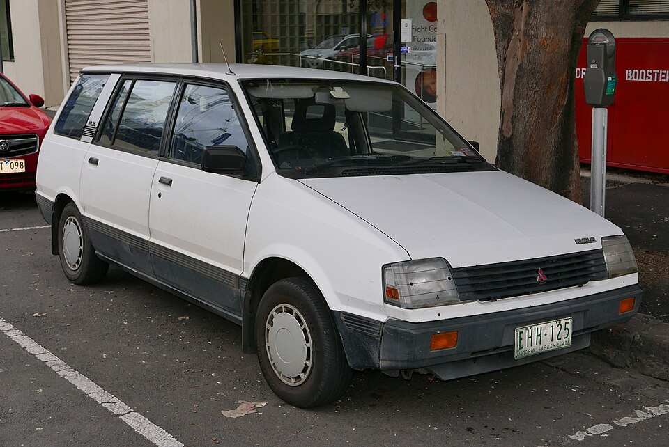 Mitsubishi Chariot (D0)