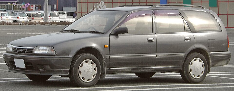Nissan Avenir (W10)