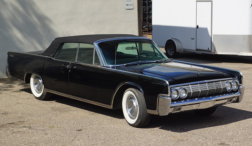 Lincoln Continental 4th gen