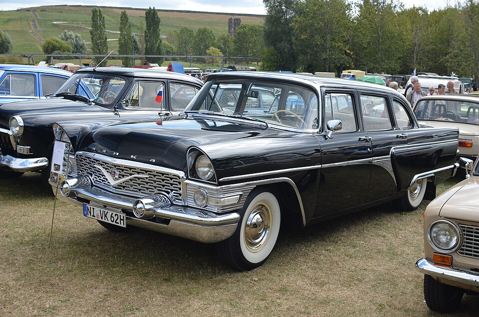 GAZ 13