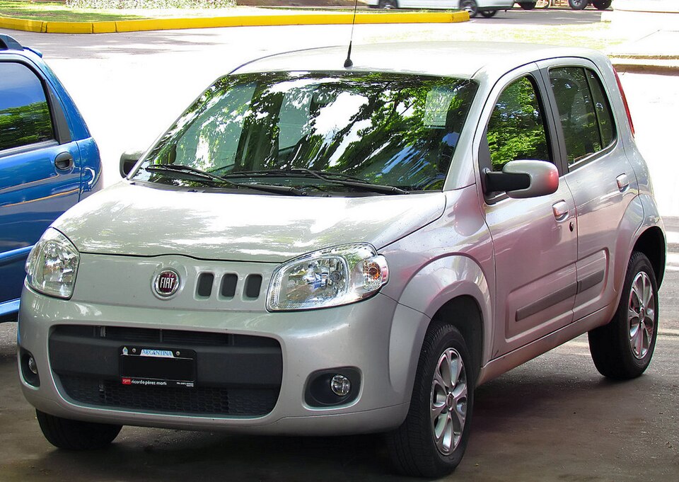 Fiat Uno (327)